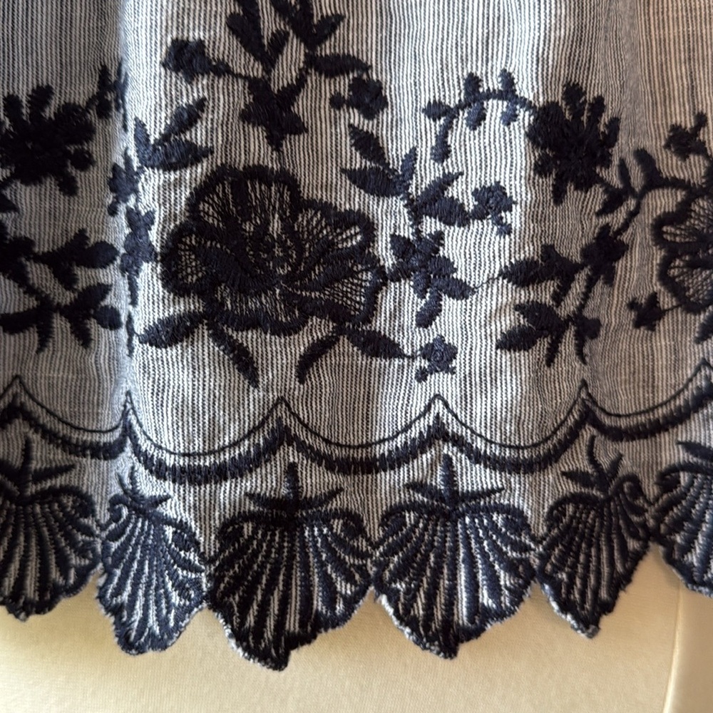 Liz Lange Maternity top XSmall elegant floral lace pregnancy summer vacation - Picture 4 of 12